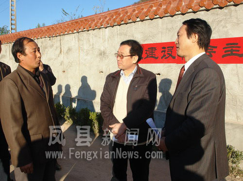凤县黄牛铺镇永生村村委书记给郭汉文同志介绍村情