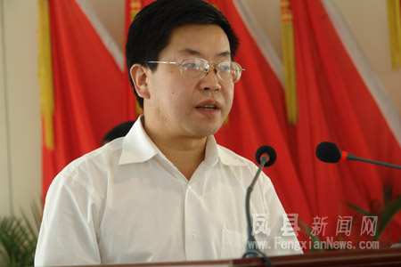 凤县林业局党委书记,副局长米小平对全体参会人员进行政策培训